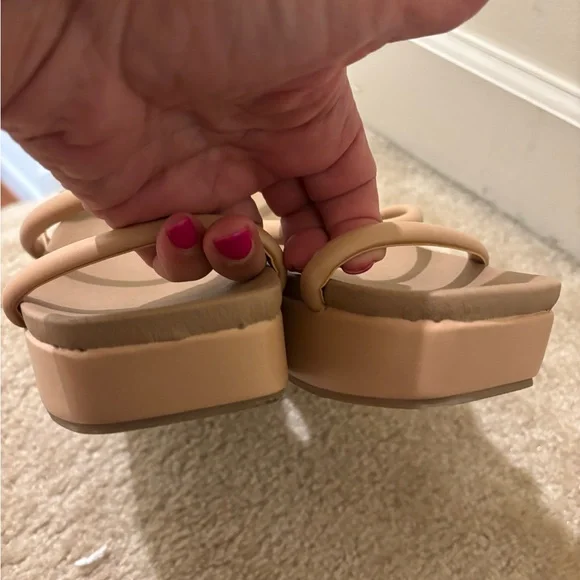 Chinese Laundry Tan Sandals with Minimalist Design Size 8 - Picture 6 of 7